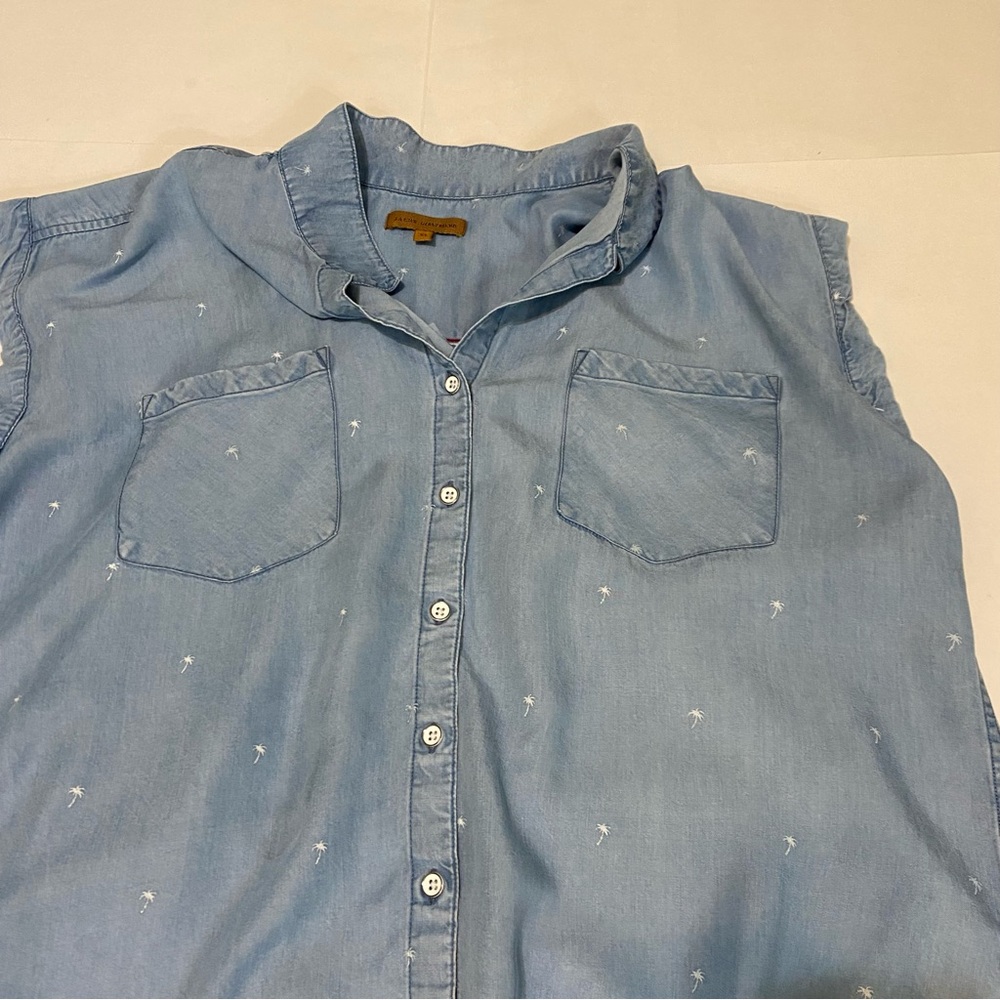 31. ⭐️JACHS Girlfriend Light Blue Button Down Sleeveless Shirt - Picture 4 of 8